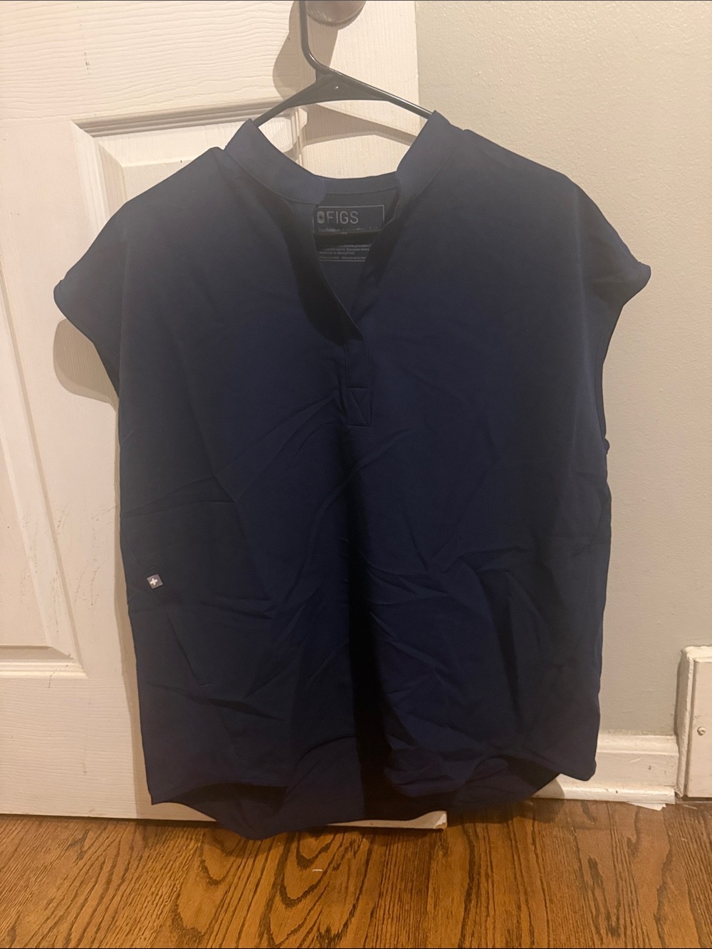 Figs Women's Navy V-Notch Short Sleeve Tunic